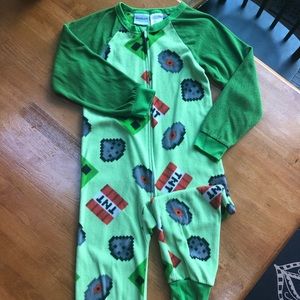 Boys 6/7 Minecraft pajamas